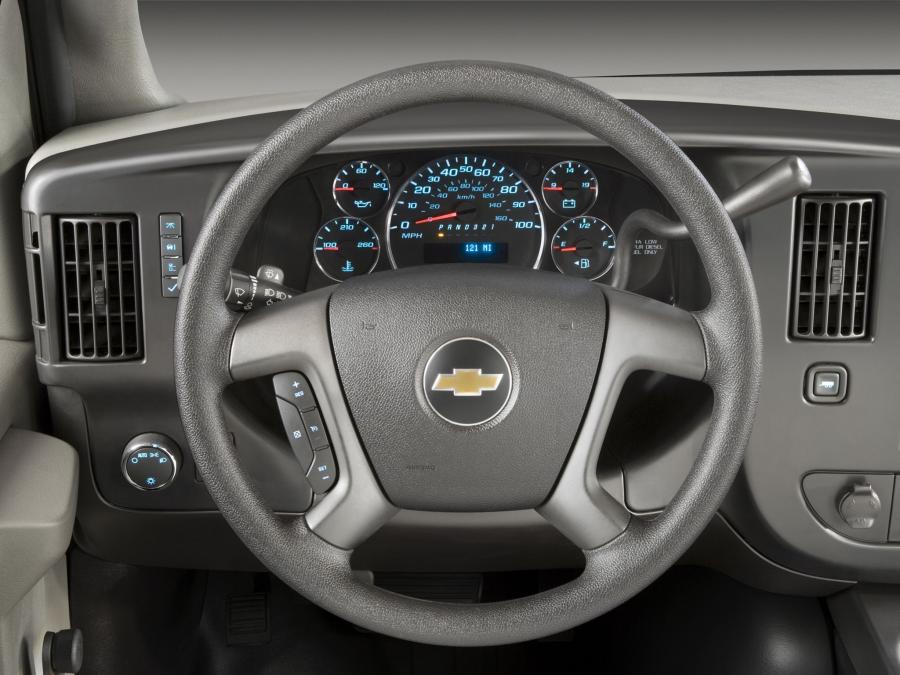  Chevrolet Express 4500 Cutaway 2008 года  (фото 6 из 10)